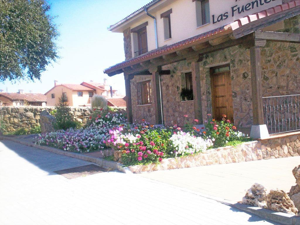Hotel Las Fuentes Torrecaballeros Exterior foto